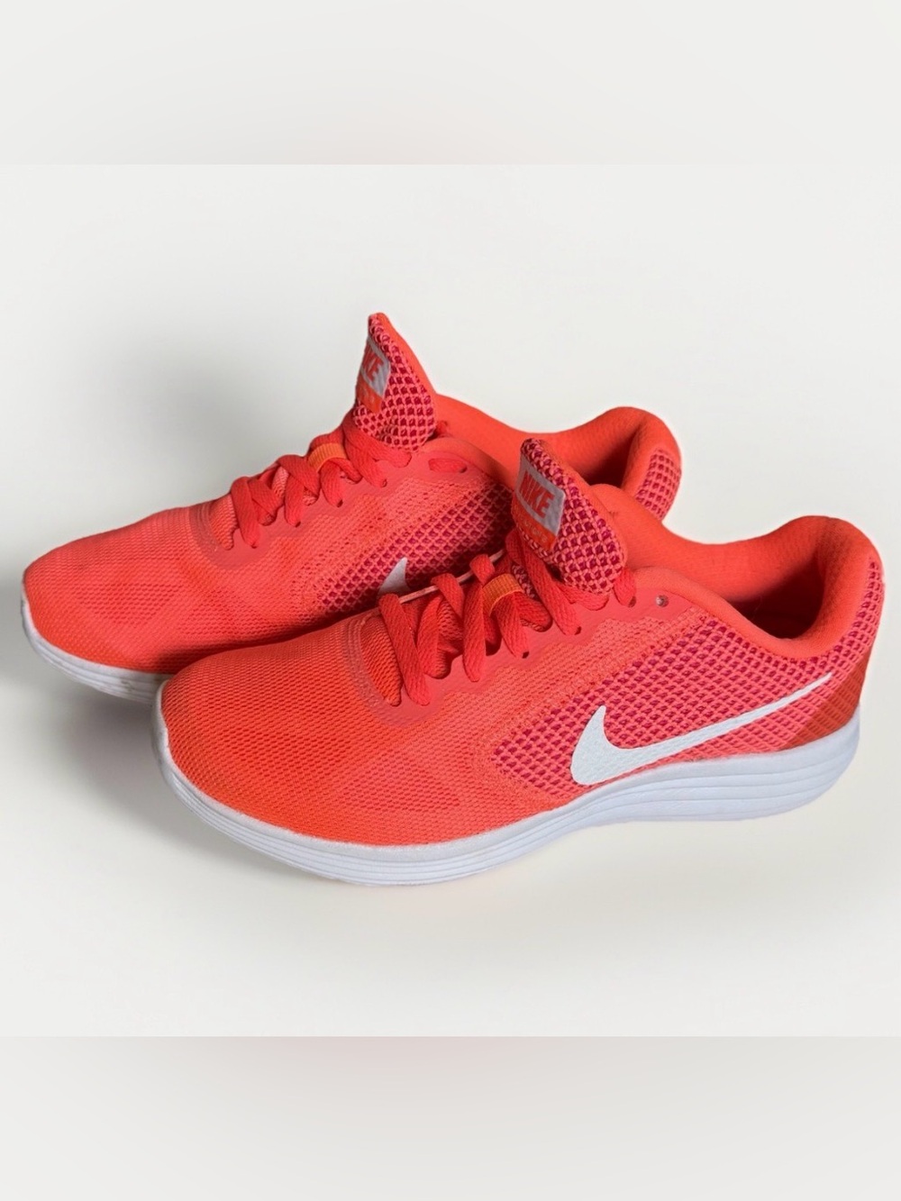 Nike Revolution 3 Neon Coral Running Shoes Women’s Size 6